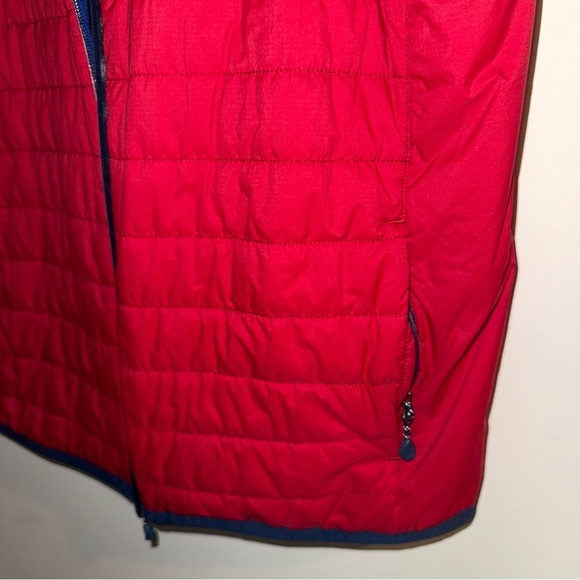 Vineyard Vines Sleeveless Insulated Navy and Red Performance Puffer Vest - Picture 12 of 13